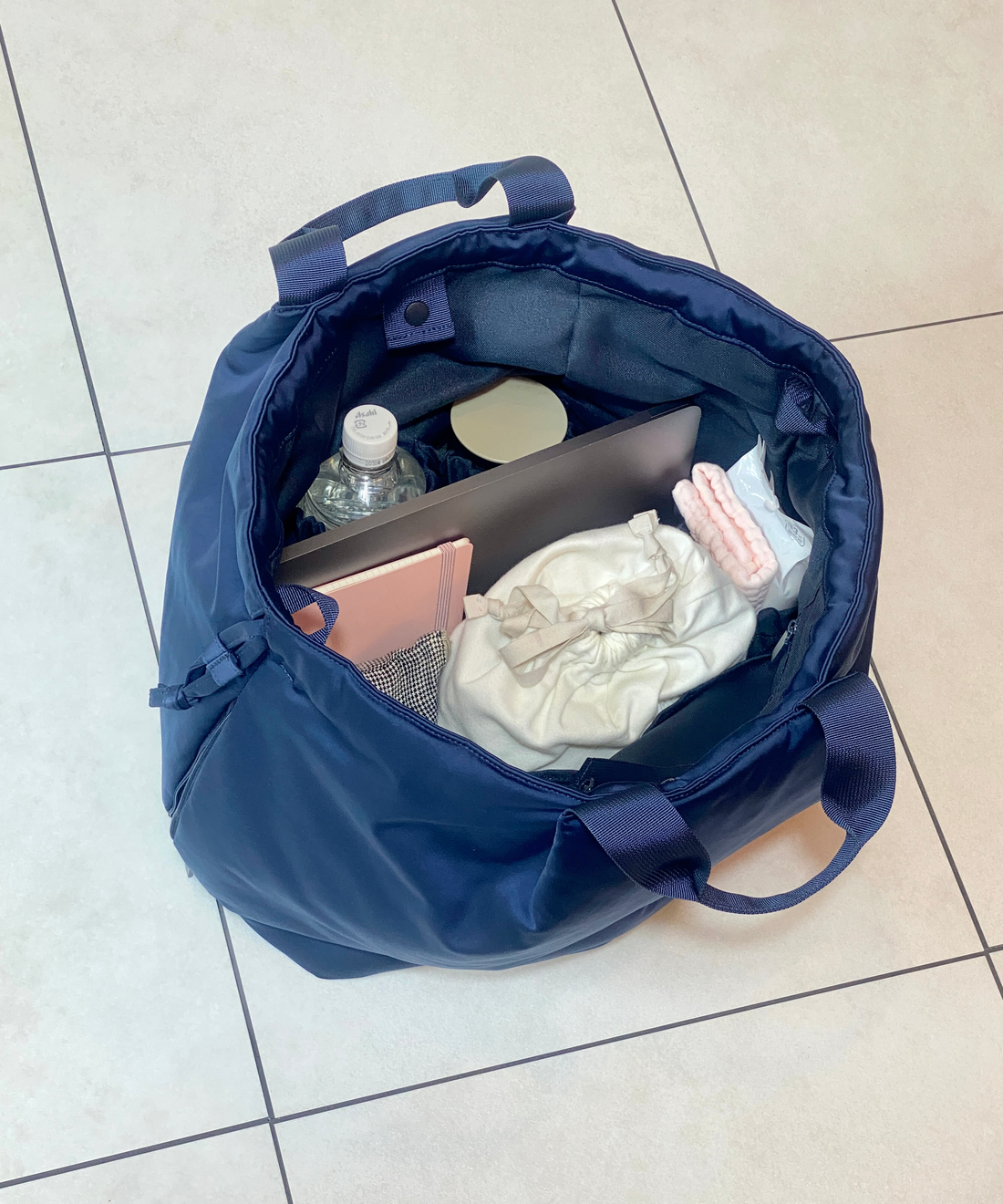 Soft Tuck Shoulder Tote Bag: M Size